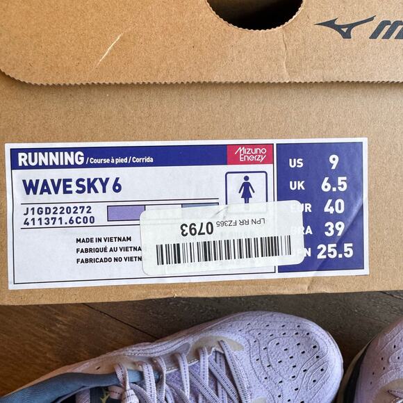 Mizuno Wave Sky 6 Women's Size 9 EU 40 Lavender White Gray Running Walking - Picture 16 of 16